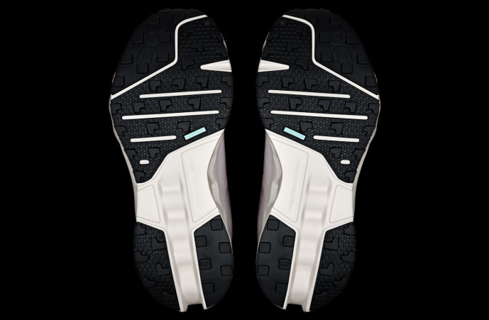 detail Dámské běžecké boty ON Cloudsurfer Trail WP