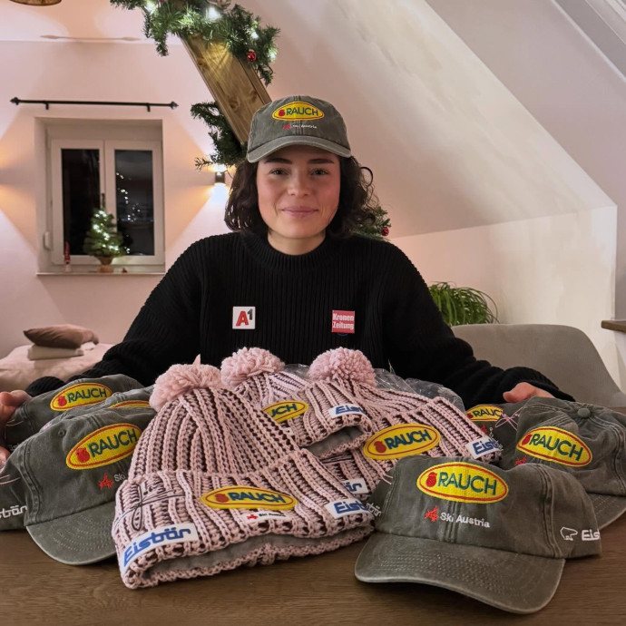 detail Dámská čepice Eisbär Ronda Pompon Julia Scheib