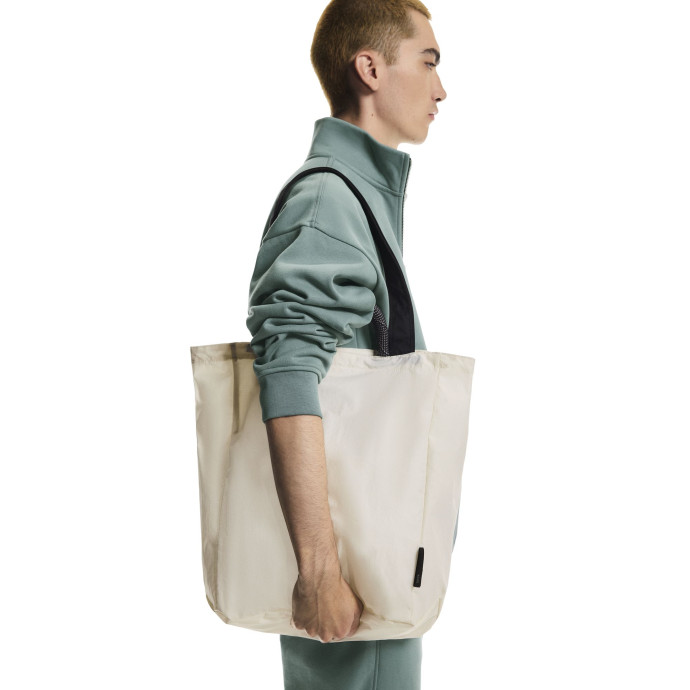detail ON Tote Pack 25L
