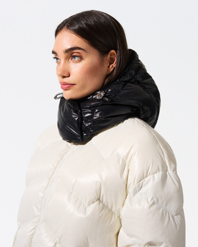 detail Dámská bunda Perfect Moment mountain puffer ski jacket