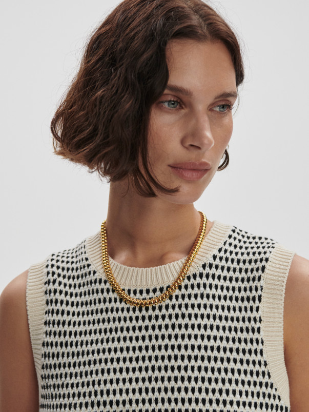 detail Dámská vesta Varley Knowles Textured Knit Vest