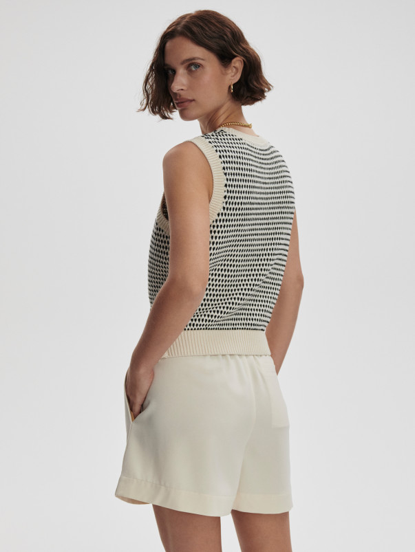 detail Dámská vesta Varley Knowles Textured Knit Vest