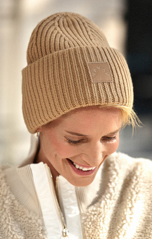 detail Dámská čepice Varley Cresta Rib Beanie