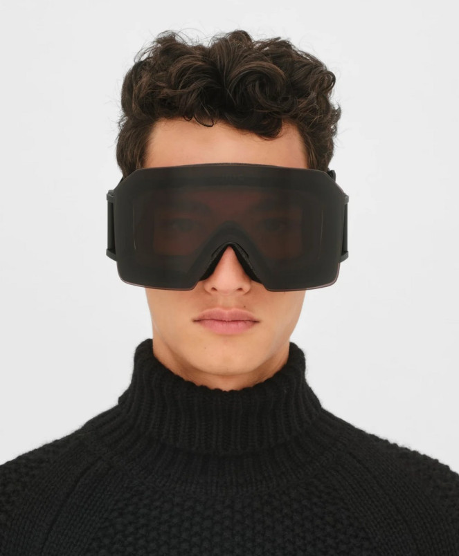 detail Yniq Model Nine