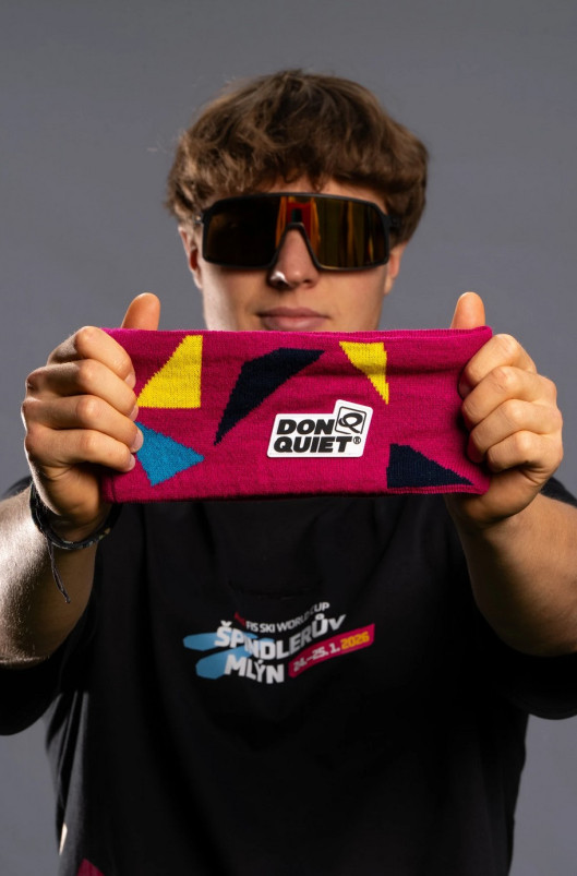 detail WORLD CUP FANS čelenka zimní World Cup